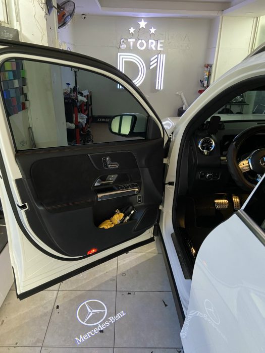đèn logo rọi cửa xe mercedes