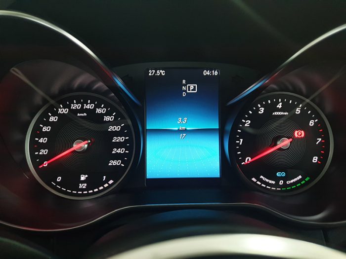 Man-hinh-dong-ho-lcd-dien-tu-Mercedes-C-GLC-d1store.vn-1