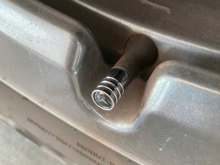 Nắp chụp vòi bánh xe Mercedes