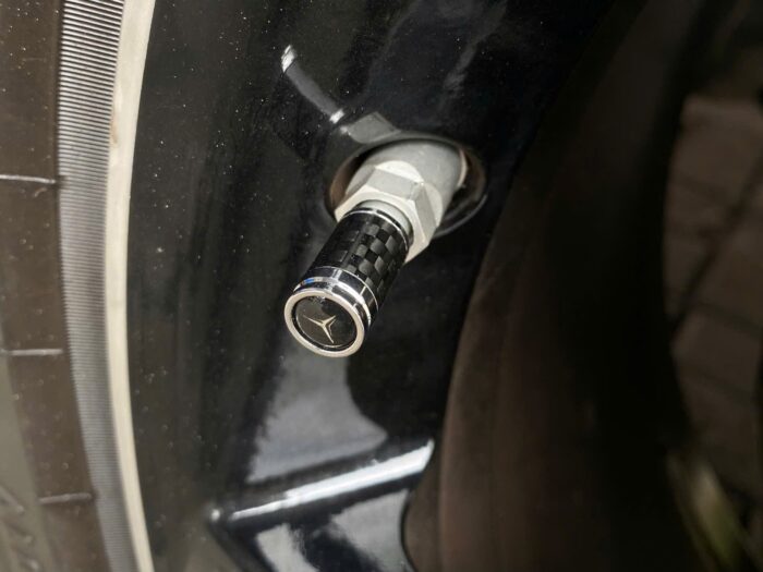 Nắp chụp vòi bánh xe Mercedes