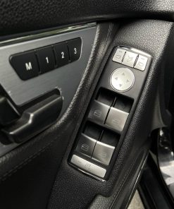 nút bấm kính cửa xe mercedes