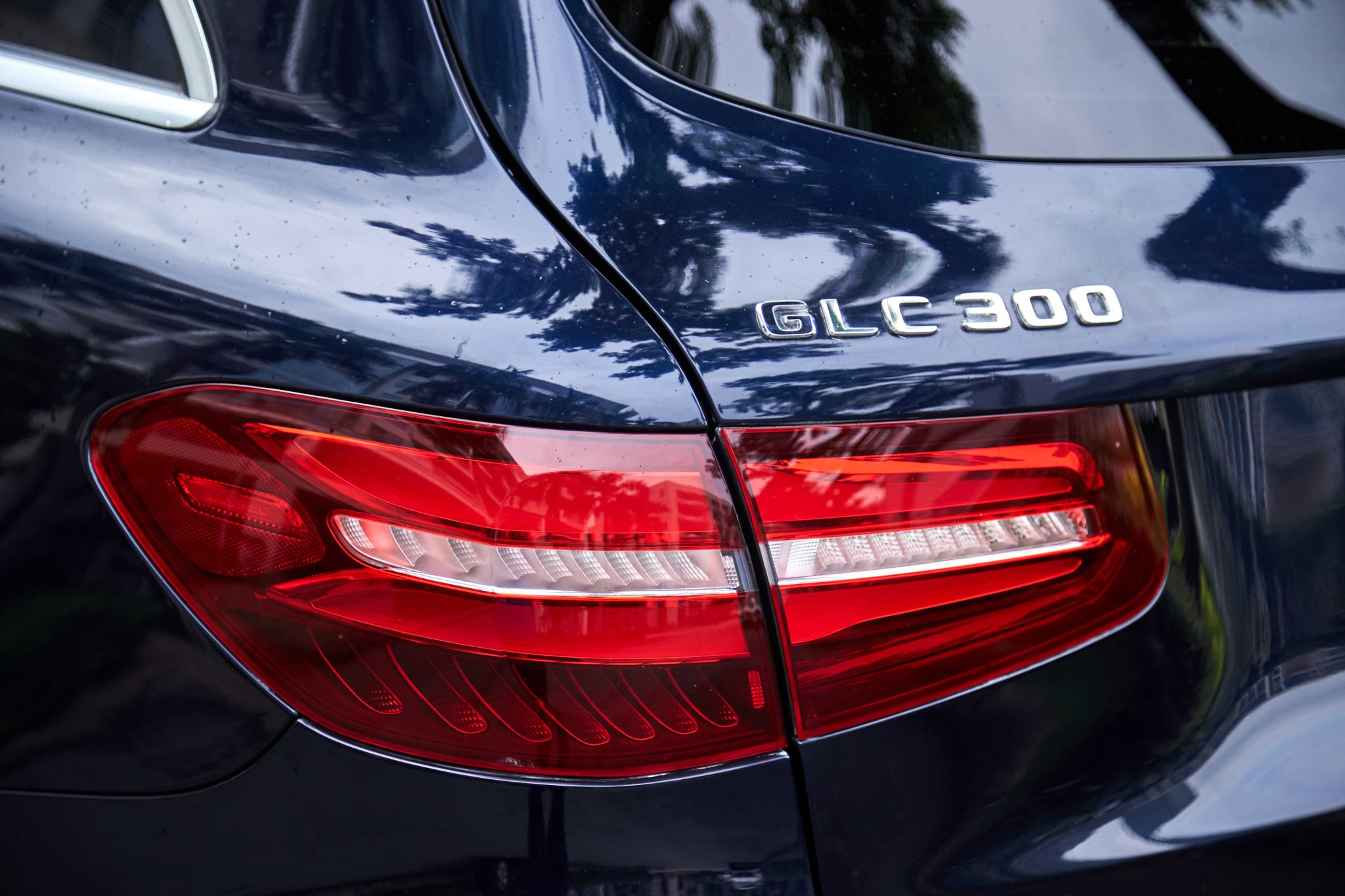 Xe Mercedes GLC 300 sản xuất 2019 màu Trắng nội thất Be chạy lướt 3315 km