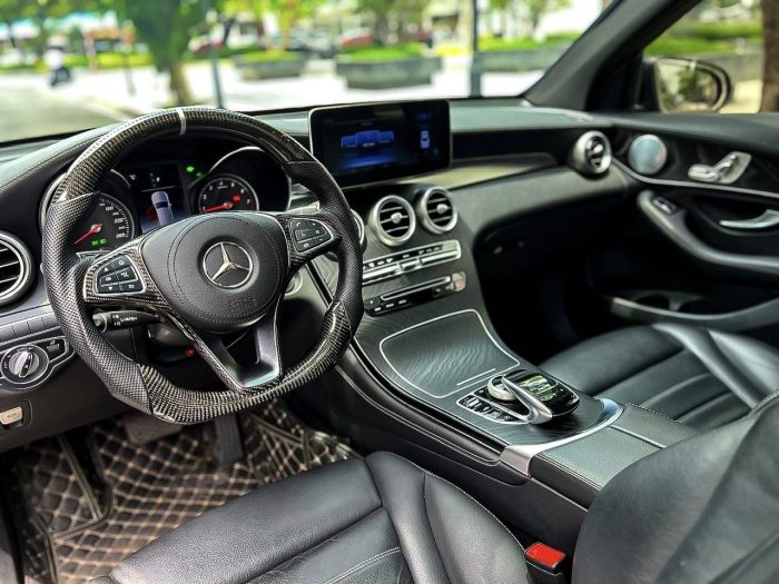 Giá xe Mercedes GLC300 AMG 4Matic 2020