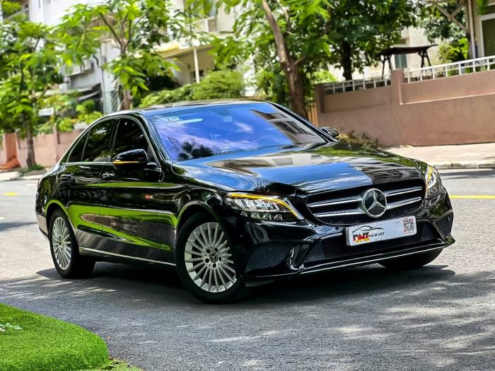 Mercedes-Benz C180 model 2021 cũ