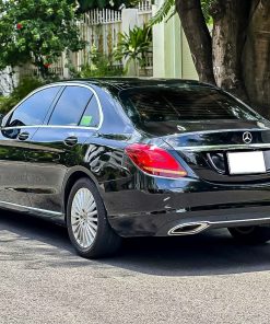 Mercedes-Benz C180 model 2021 cũ
