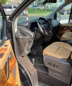 giá bán xe Ford Tourneo Limousine 2021