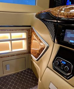 giá bán xe Ford Tourneo Limousine 2021