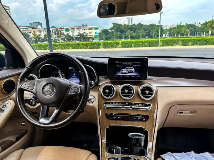 giá xe Mercedes GLC250 4Matic 2018 cũ